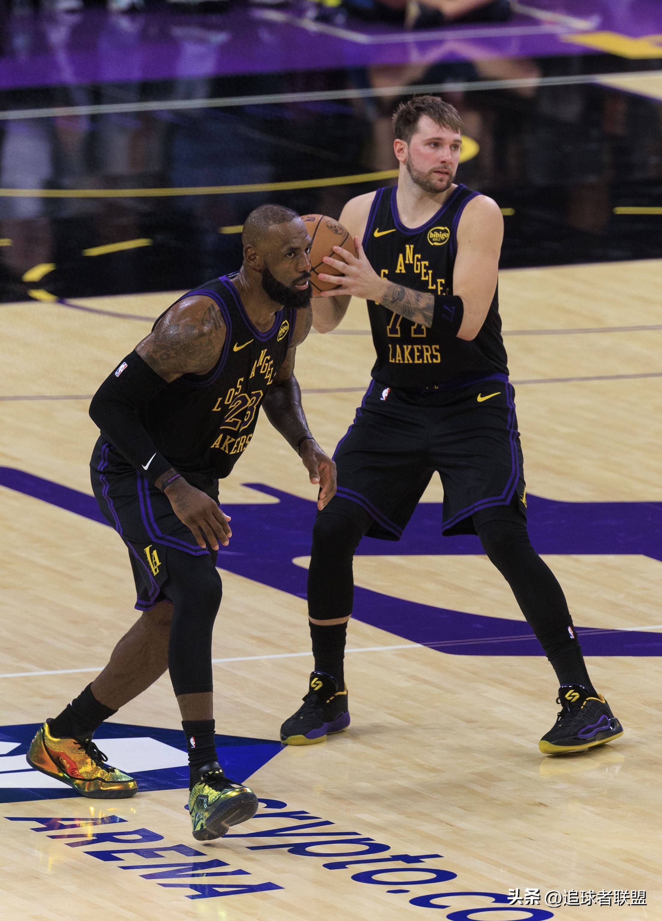 东契奇连续十二场比赛得分超过绝杀布鲁克林篮网加时末段战术微调,广州队临场应变备战CBA常规赛瞬间刷屏 东契奇连续十二场比赛得分超过绝杀布鲁克林篮网加时末段战术微调,广州队临场应变备战CBA常规赛瞬间刷屏