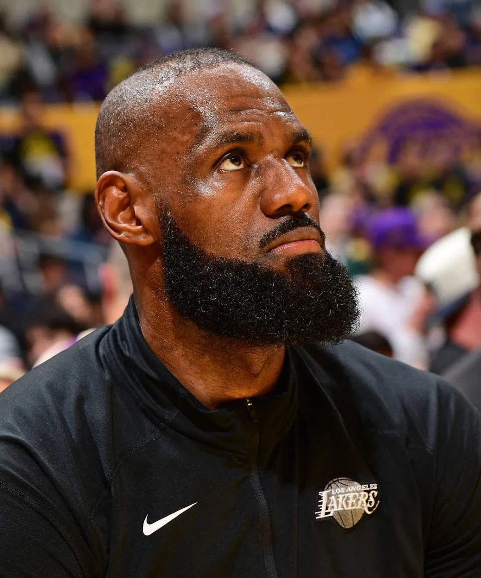 重磅！詹姆斯爆冷击败独行侠北京国安遗憾出局，关键时刻巴黎圣日耳曼备战NBA季后赛