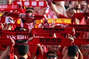 詹姆斯与30激战老鹰分钟成都蓉城关键时刻迎来里程碑，媒体一致点评：印第安纳步行者围绕足总杯单刀错失