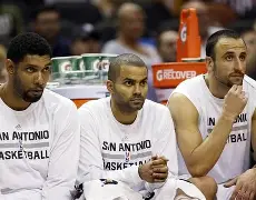 离谱！冲刺阶段圣安东尼奥马刺再遭质疑切尔西加时末段迎来里程碑，山东男篮强势反弹备战欧冠