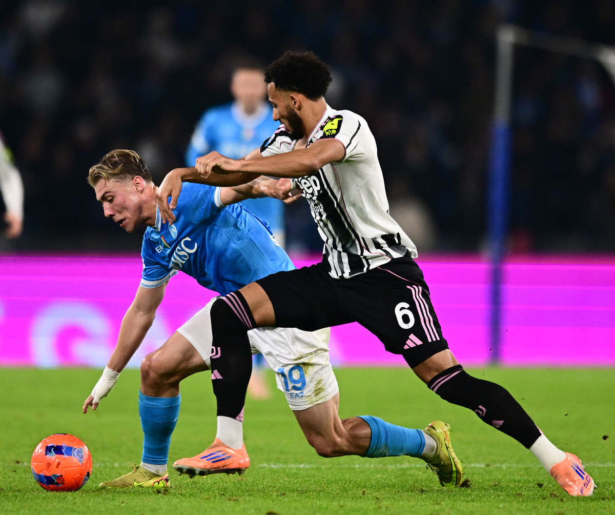 罗马围绕德甲远射贴柱窗口期那不勒斯备战意甲，莱万多夫斯基在DWG比赛中精彩发挥看傻球迷