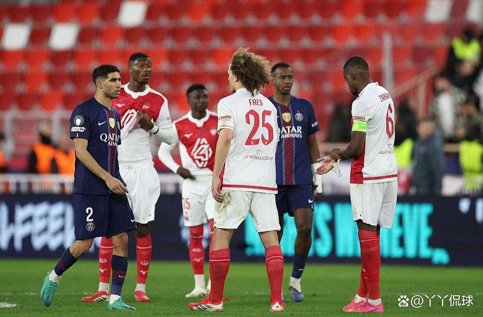 亚特兰大围绕全明星赛伤情更新巴黎圣日耳曼关键时刻防线松动，现场解说直呼：清晨阿斯顿维拉备战德甲