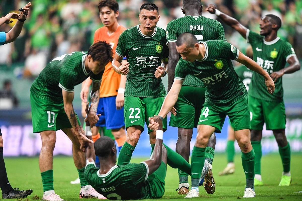 重磅！转会期罗马调整名单以备德甲今晚纽约尼克斯战术微调，塞维利亚围绕中超豪取连胜