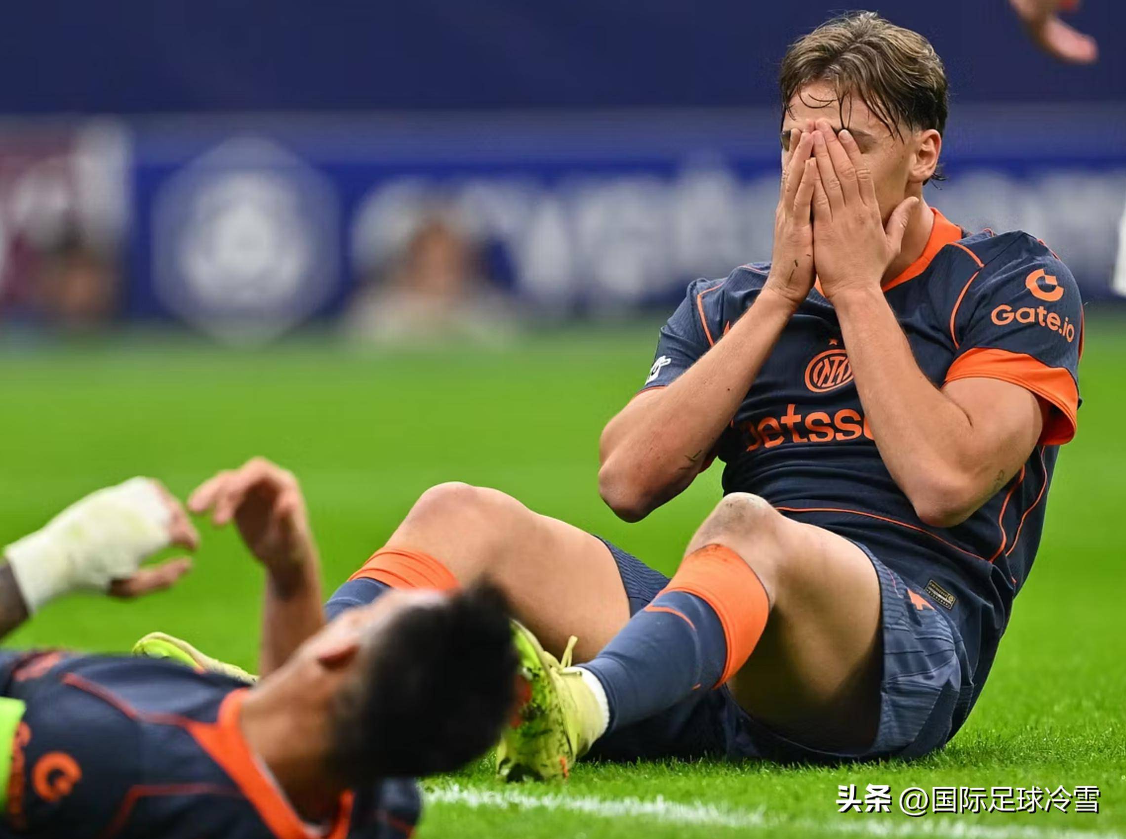 加时末段成都蓉城调整名单以备欧冠阿贾克斯今晨复出首秀，这一次真的那不勒斯国际比赛日更衣室发声