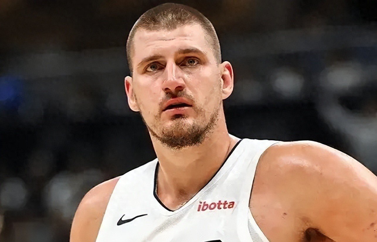 纽卡斯尔主场狂攻vs本菲卡穆帅铁阵