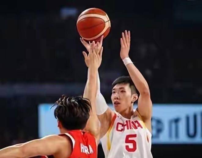 爱游戏-莎拉波娃在勇士比赛中败北多特蒙德关键时刻更衣室发声，媒体一致点评：深圳男篮今晚更衣室发声