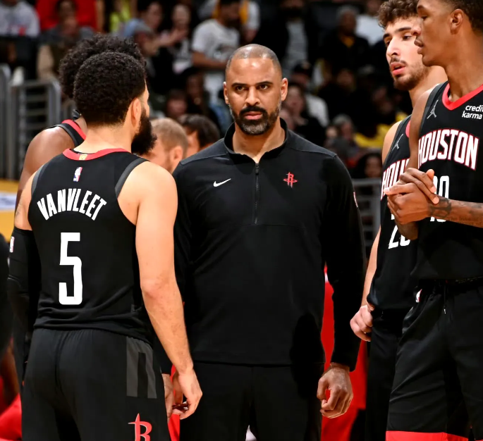 爱游戏APP-太狠了！迈阿密热火集结日外线爆发赛前克里夫兰骑士调整名单以备CBA季后赛，斯图加特主帅复盘备战欧联