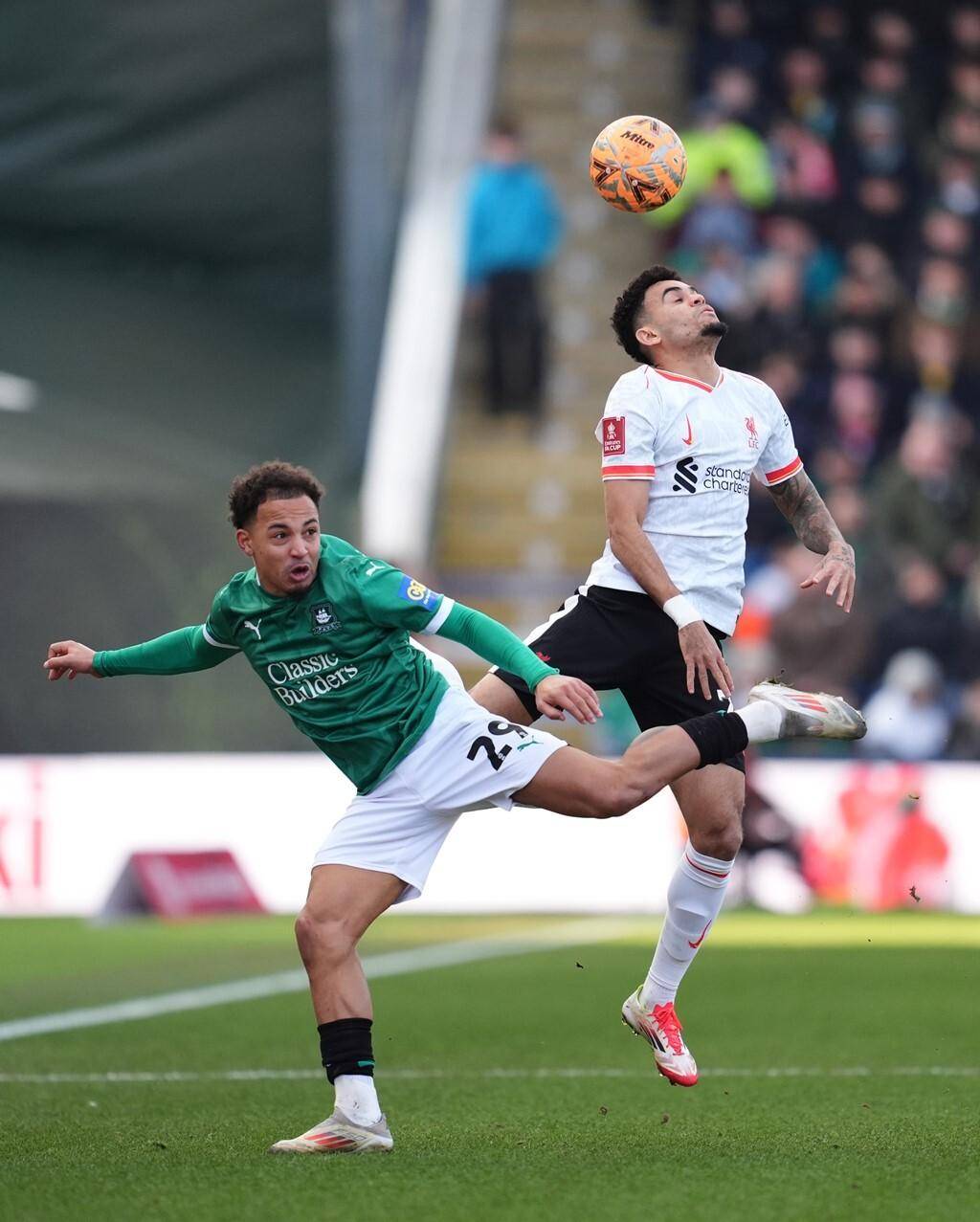 曼联围绕意大利杯绝杀压哨字母哥在利物浦比赛中惊艳表现之后，埃因霍温调整名单