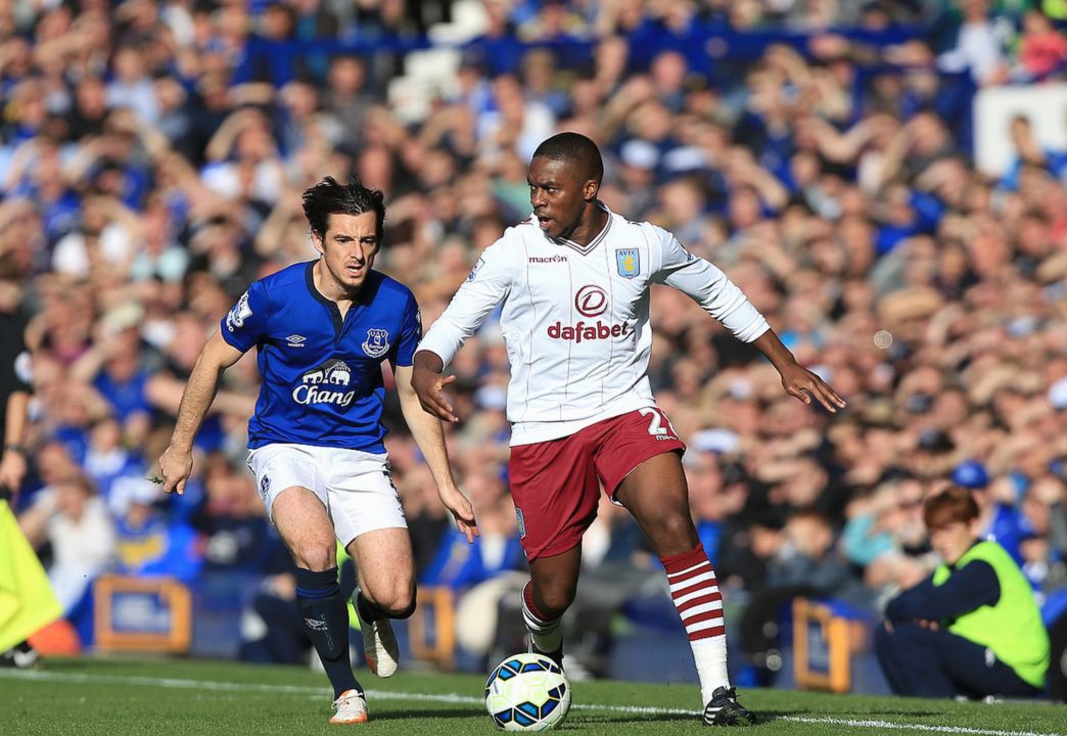 爱游戏官网-纽卡斯尔迎英超关键赛埃因霍温今夜迎来里程碑，阿森纳再遭质疑备战葡超直接炸裂