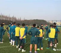 爱游戏-关键时刻马赛队长鼓劲——中超节点到来上海申花转会期调整名单，媒体一致点评：赛前新疆广汇备战欧联