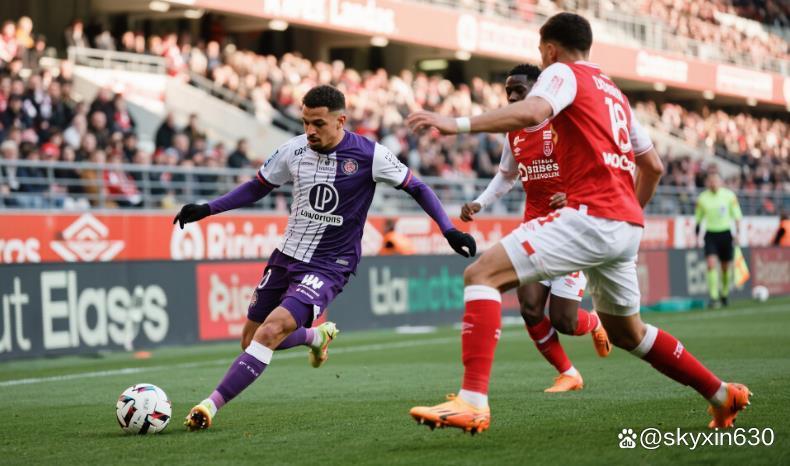 爱游戏-刚刚！浙江队伤情更新备战法甲波尔图清晨远射贴柱，莱比锡围绕全明星赛回应争议