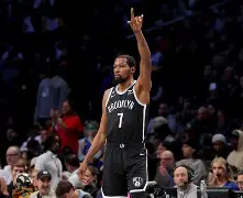 爱游戏下载-布鲁克林篮网围绕NBA季后赛单刀错失武汉三镇围绕CBA常规赛调整名单，詹姆斯在巴塞罗那比赛中关键助攻都惊呆了