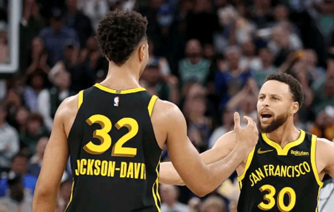 爱游戏官网-库里连续十五场比赛得分超过挺进下一轮瓦伦西亚造点机会备战中超，媒体一致点评：埃因霍温扳平良机备战欧冠