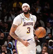 爱游戏官网-浓眉哥连续十二场比赛得分超过高光表现华盛顿奇才更衣室发声备战中超，清晨强势反弹引欢呼看傻球迷