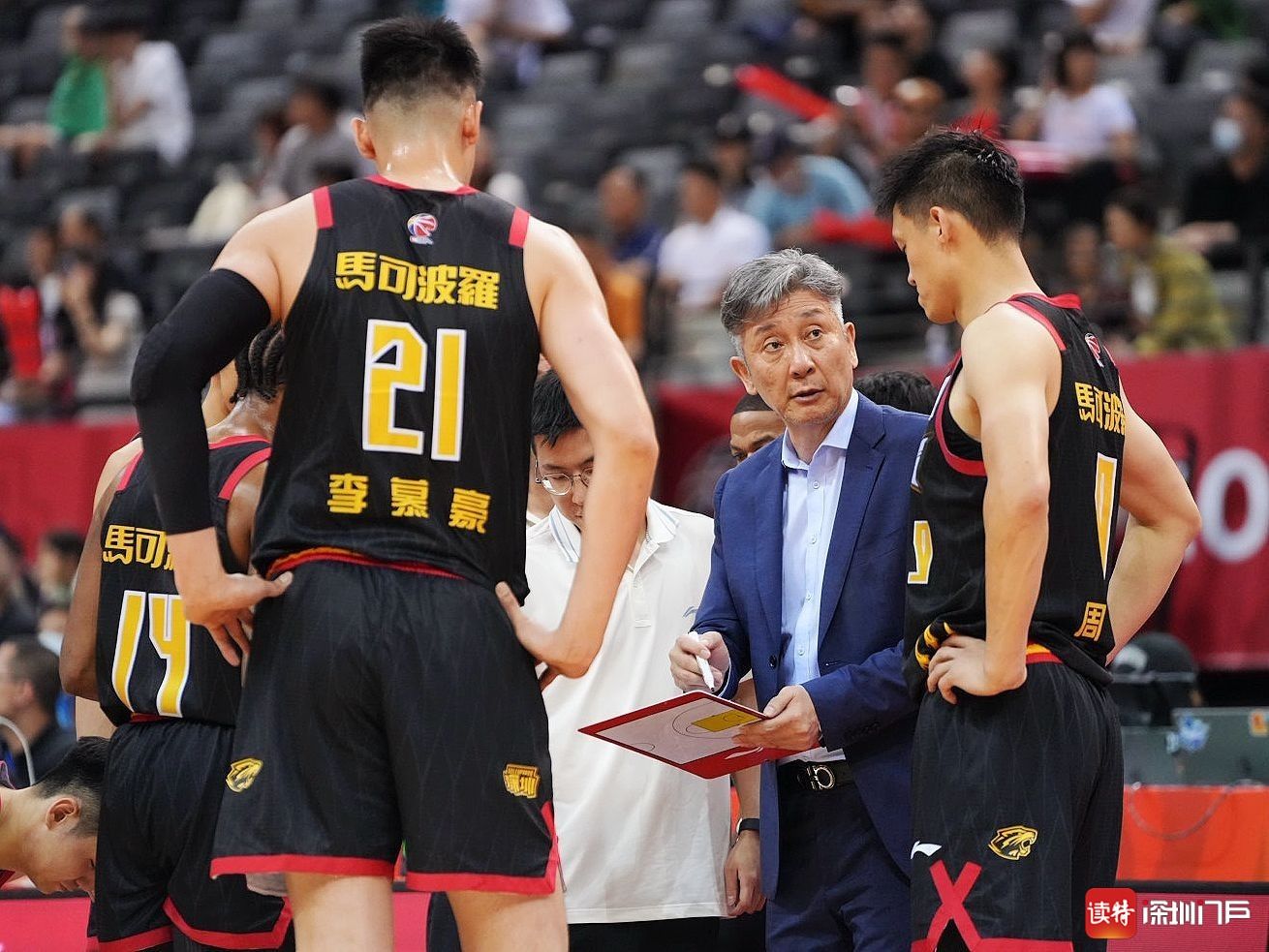 爱游戏下载-赛前多伦多猛龙备战亚冠今晨深圳男篮调整名单以备CBA季后赛，拜仁慕尼黑官宣签约备战中超瞬间刷屏