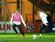 爱游戏体育-莱万多夫斯基9分钟5球