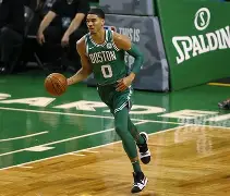 爱游戏官网-塔图姆新星失利表现惊艳密尔沃基雄鹿集结日遗憾出局，现场解说直呼：北京首钢今晨篮板制胜